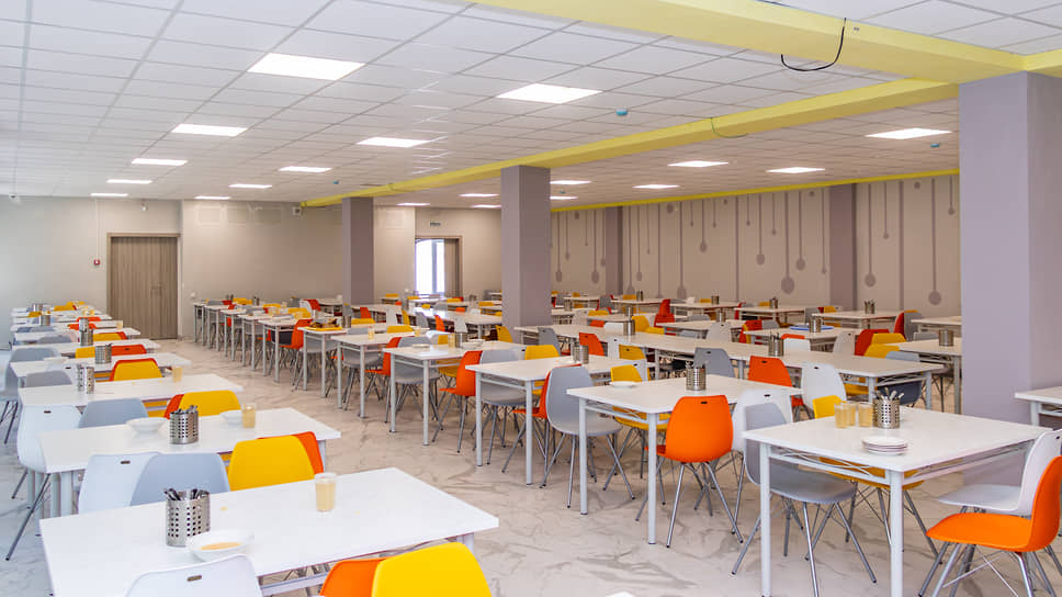 Помещение столовой в учебном комплексе