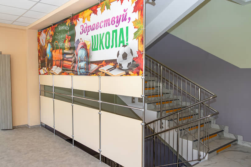 Украшение школьного коридора ко Дню знаний