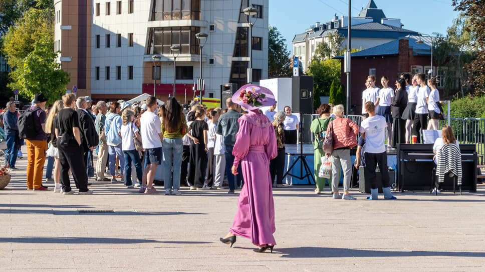 Гости фестиваля на Советской площади