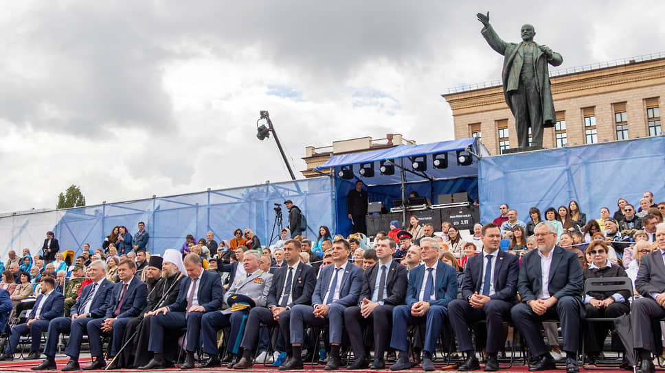 В 2025 году в Воронеже празднуется 439-летие со дня основания города, произошедшего, как считают историки, в 1586 году. На фото: первые лица региона на трибуне во время церемонии торжественного открытия программы Дня города