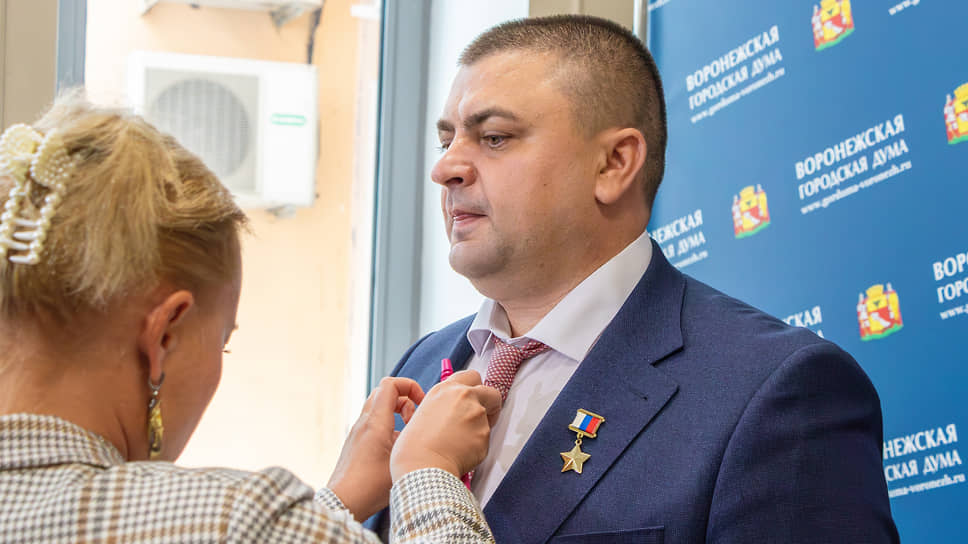 Председатель городской думы Воронежа нового созыва Герой России Андрей Дьяченко во время первой пресс-конференции