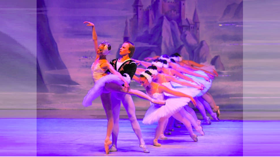 Балет «Лебединое озеро» в Московском театре Корона Русского Балета