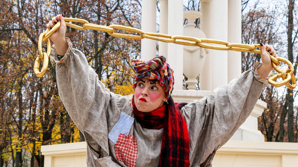 Уличный спектакль «Сказки матушки Реки» на фестивале «Маршак»