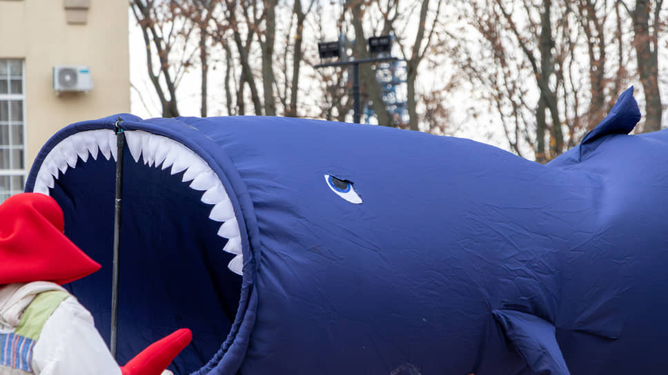 Уличный спектакль «Коза и коса» на фестивале «Маршак»