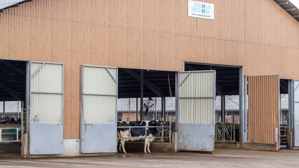 7 тыс. животных обслуживают 110 сотрудников. Большую часть процессов — перевозку, уборку, кормление — выполняет техника