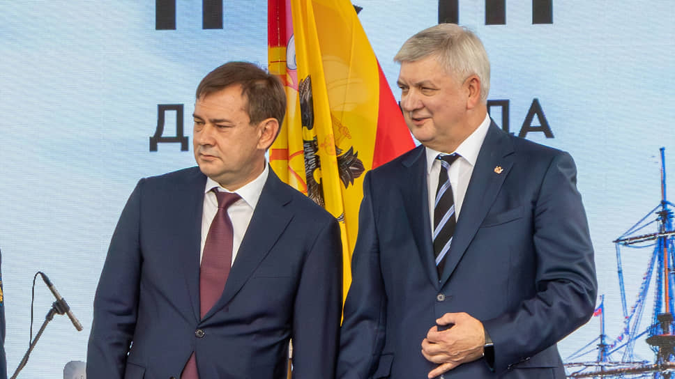 Владимир Нетесов (слева) уступил Александру Гусеву (справа) руководство воронежской ячейкой ЕР