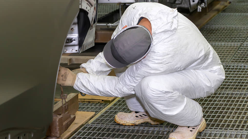 Технологические операции на линии проходят контроль параметров, обеспечивая соблюдение стандартов кузовного производства Evolute