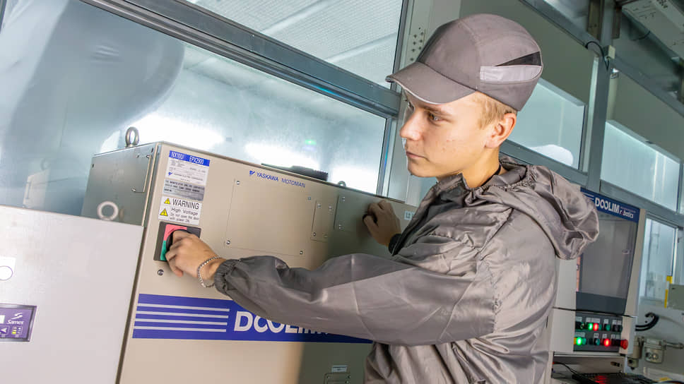 Производственная инфраструктура завода включает оборудование, необходимое для поддержания параметров окрасочных процессов