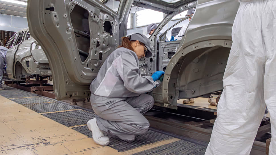 Перед окраской кузова проходят детальную подготовку, включающую очистку поверхности и контроль технологических участков