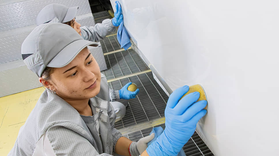 В процессе подготовки поверхности используют материалы российского производства, прошедшие тестирования на совместимость