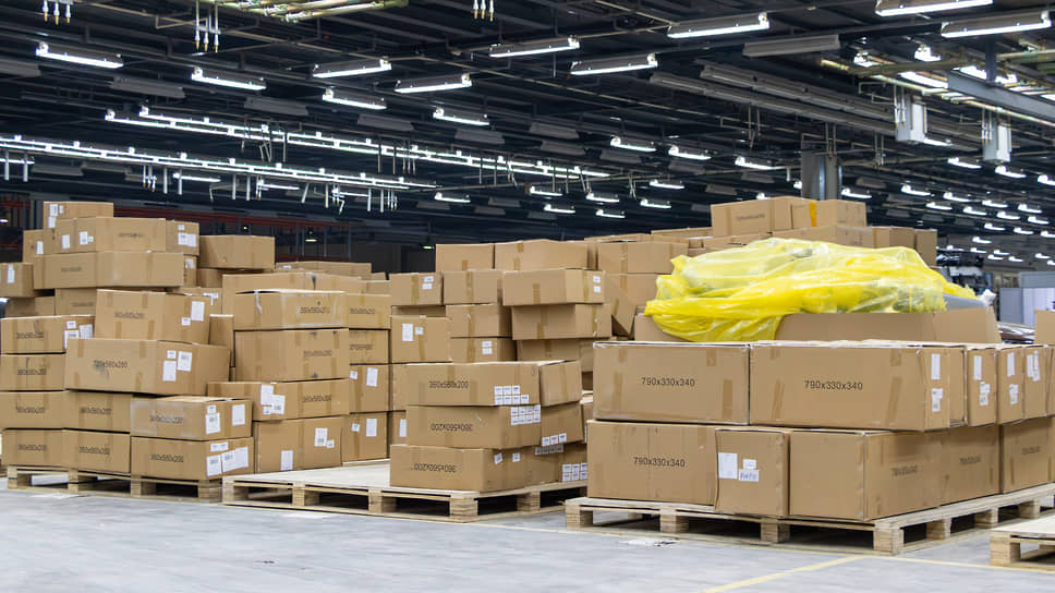 Склад предприятия обеспечивает хранение комплектующих и материалов, необходимых для устойчивой работы производственных линий