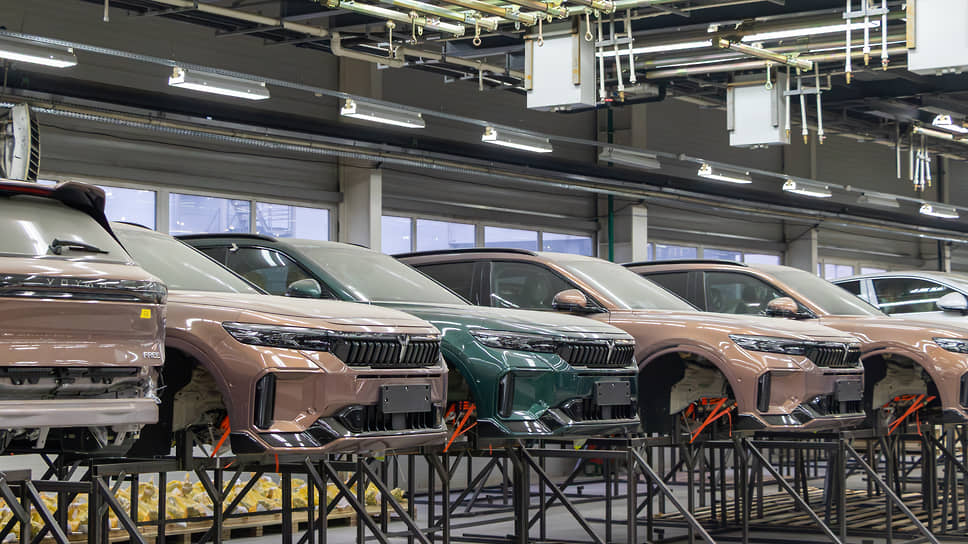 Автомобили размещаются на территории предприятия после прохождения производственных этапов и перед подачей на логистику