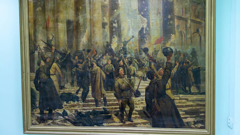 Картина, размещенная в интерьере Дома офицеров