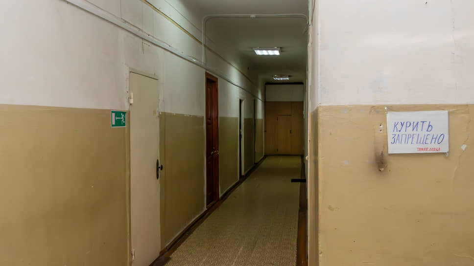 Мариинская гимназия имеет коридорную планировочную систему с расположением помещений с двух сторон, характерную для учебных заведений