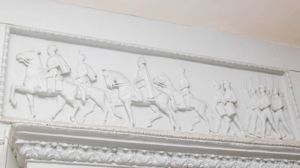 Лепнина с военными сюжетами в интерьерах — неотъемлемый атрибут «сталинского ампира»
