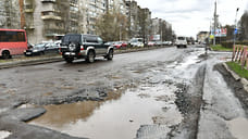 На проспекте Машиностроителей в Ярославле засыпают ямы для проезда автобусов