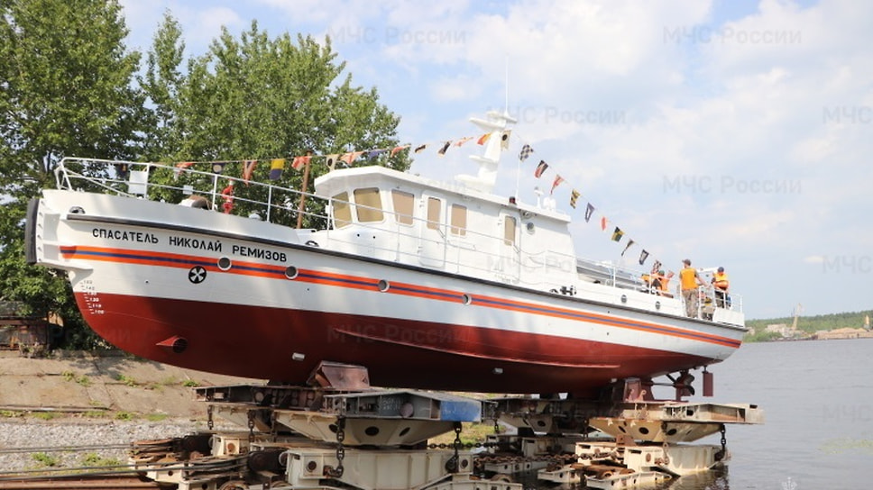 Спуск на воду судна для МЧС в Ярославле