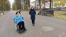 Глава минтуризма проехала по центру Ярославля на инвалидной коляске