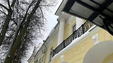 В Ярославле на 3-летнюю девочку упала снежная глыба
