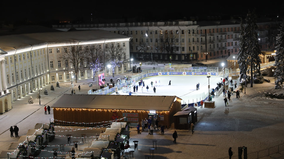 Каток на Советской площади в Ярославле в 2023 году
