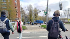 В Ярославле водителя увезли в больницу после столкновения со столбом