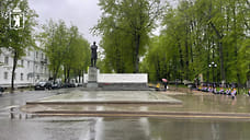 Возмутивший общественность ларек у памятника Некрасову демонтировали