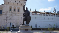 Установлен подросток, залезший на памятник в центре Ростова