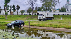 В центре Ярославля из Которосли достали автомобиль