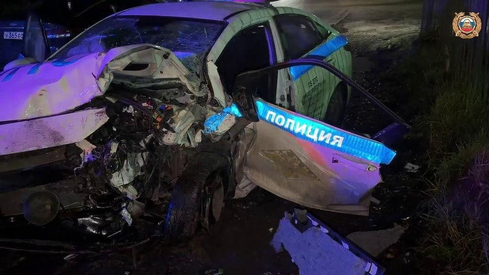 Пострадавший полицейский автомобиль