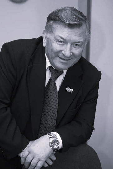 Владимир Голов