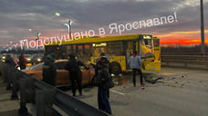 В Ярославле в ДТП на Октябрьском мосту пострадал водитель