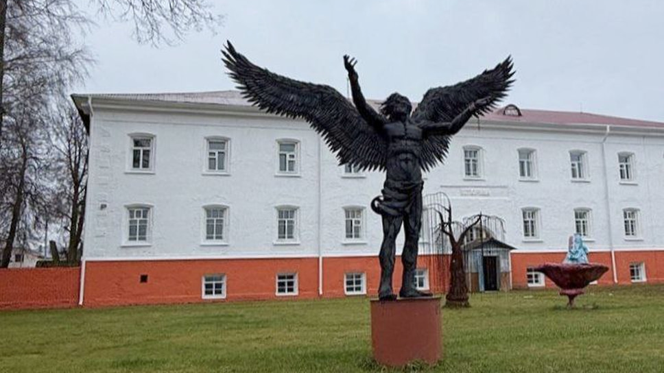 Здание тюремного замка в Мышкине