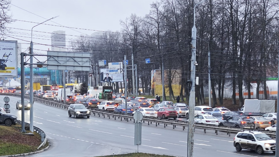 Пробка на Московском проспекте в Ярославле