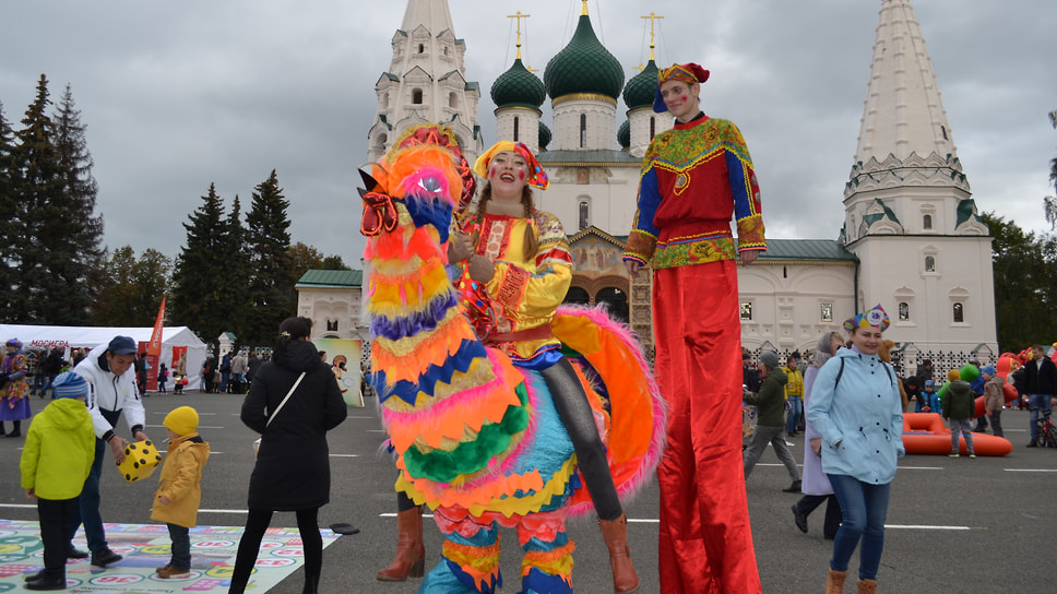 Маскарад на Советской площади