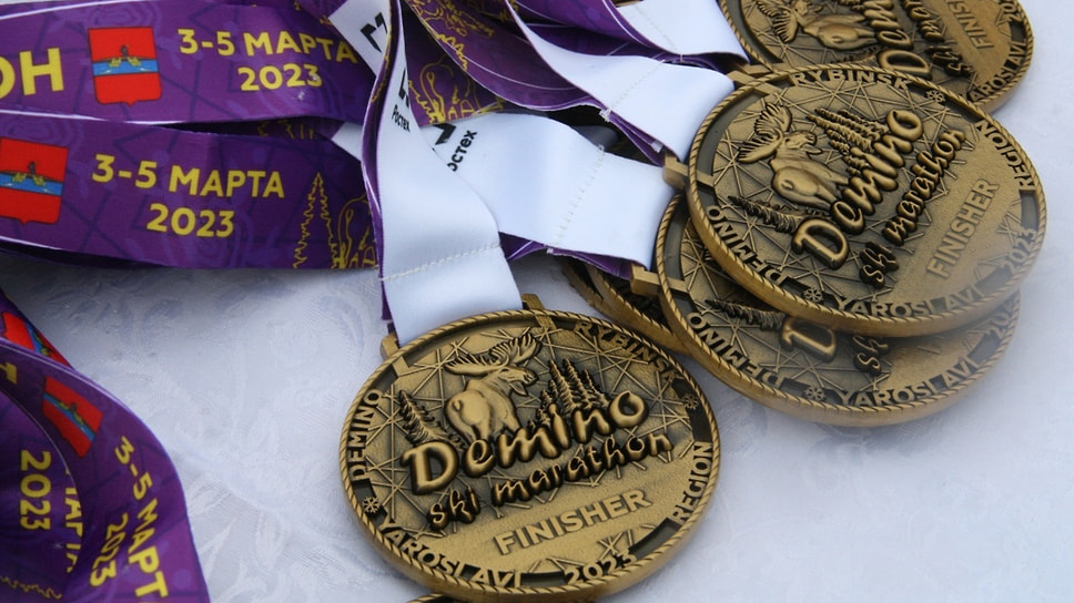Рекорд золотой трассы Деминского лыжного марафона принадлежит олимпийскому чемпиону Александру Большунову. В 2022 году он преодолел 50 км за 1 час 44 минуты.