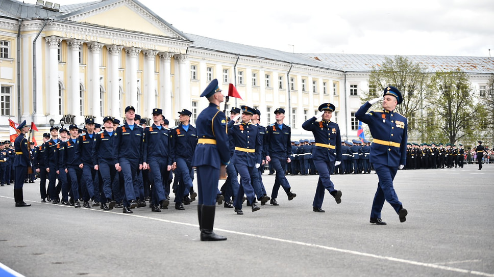 Прохождение войск Ярославского военного гарнизона