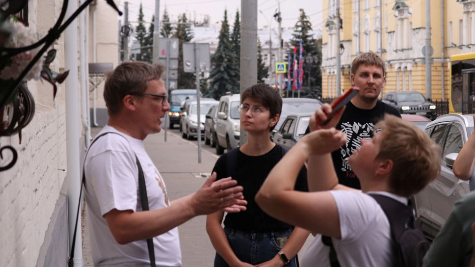 В рамках фестиваля прошли экскурсии по городу. Авторская экскурсия Антона Голицына &quot;Сто деталей Ярославля&quot;