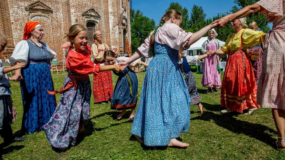 Гости фестиваля могли принять участие в старинных народных забавах