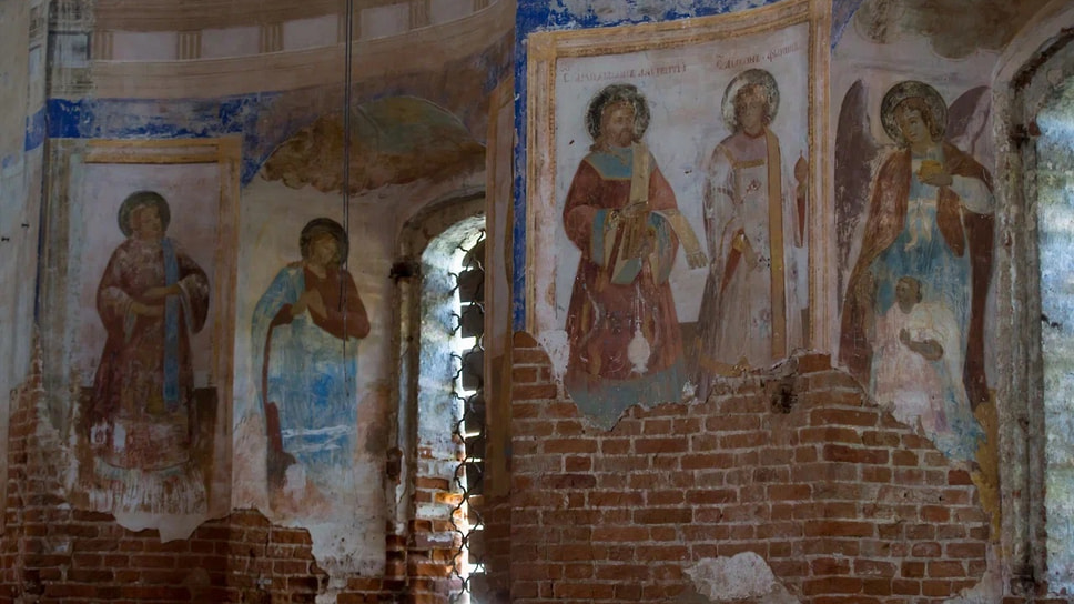 Живопись Казанского храма, созданная в 1796-1799 годах, содержит более 350 сюжетов на библейские темы