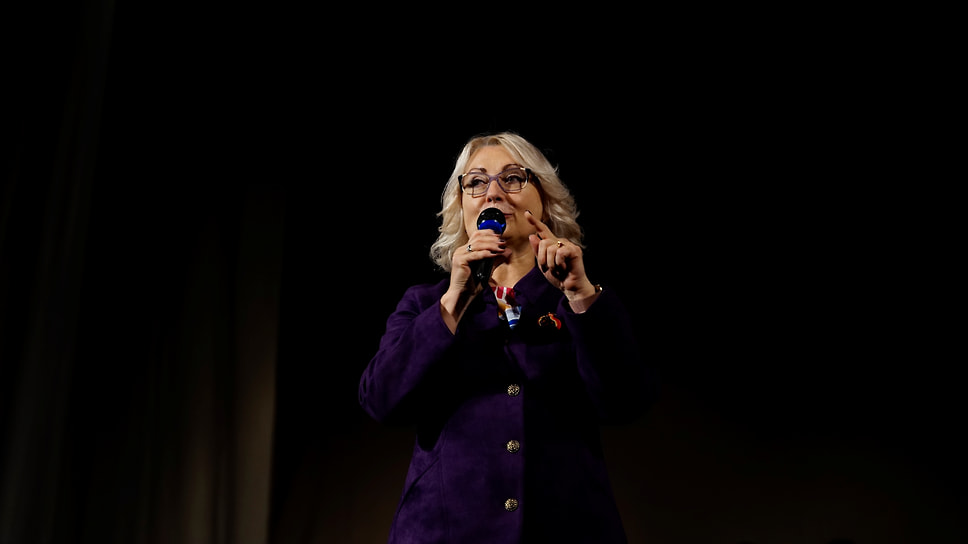 Ректор ЯГТИ им. Ф. Шишигина, профессор Татьяна Ерохина поздравила коллег с юбилеем