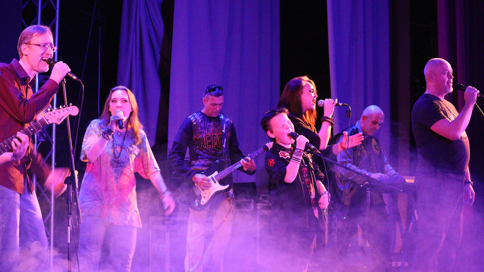 Фестиваль открылся гимном, который был написан специально для этого события