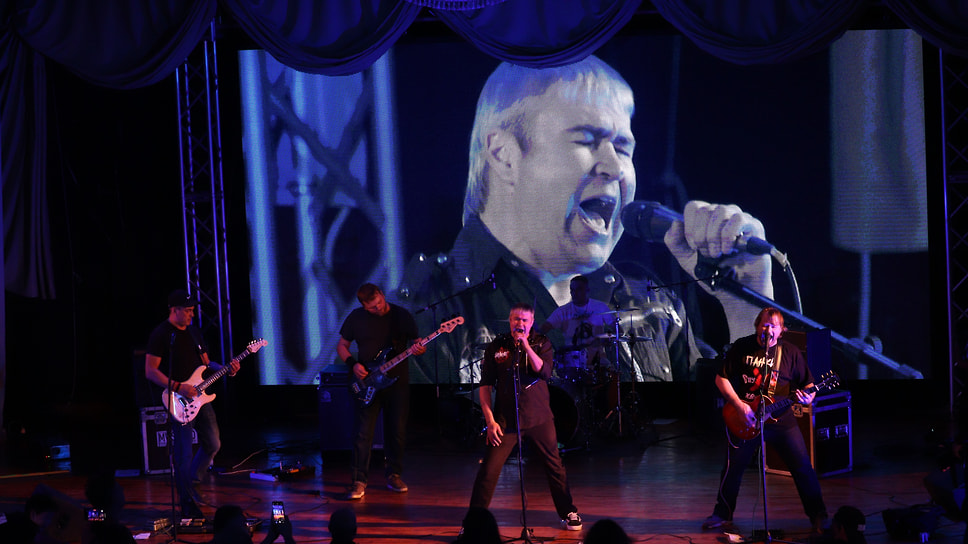 Группа &quot;Слухи&quot; играет без перерыва с 1990-х годов