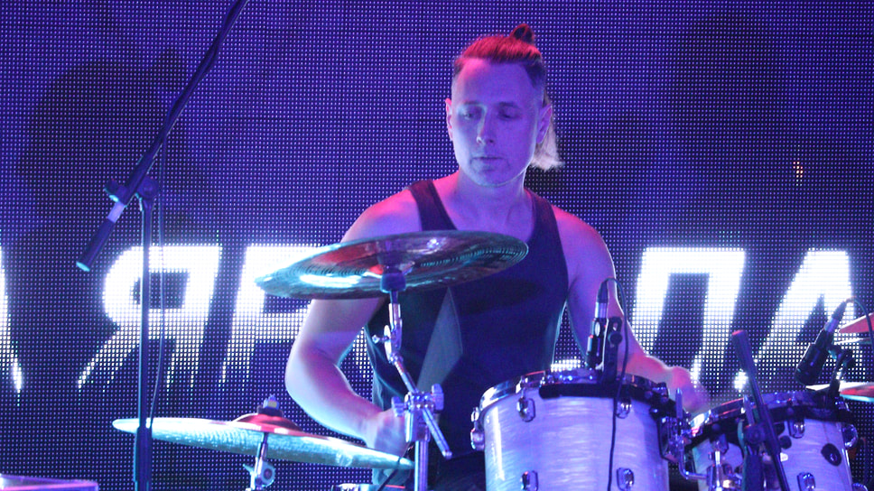 Барабанщик группы &quot;М.А.О.&quot; Григорий Сидяков на открытии фестиваля