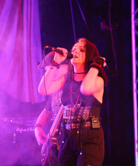 Вокалистка группы THE ASHES Дарья Петрова