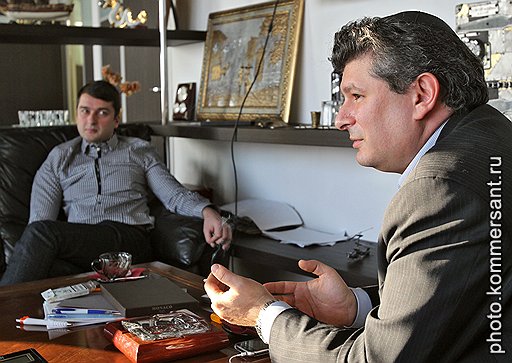 СЕТЕВЫЕ СПОРЫ&lt;br />
Роман Саркисов (слева) и Александр Малис работают на разных рынках, но часто сталкиваются со схожими проблемами