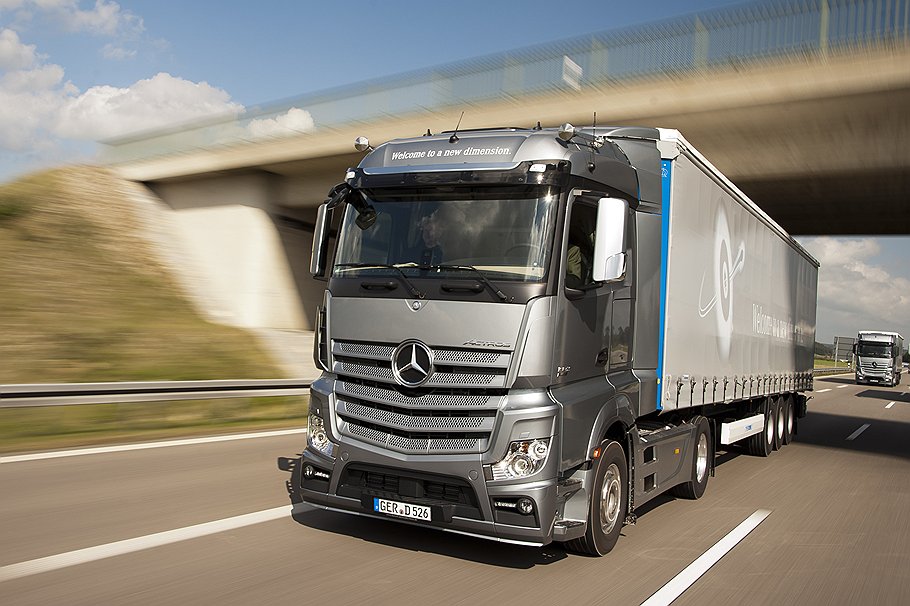 Новая линейка Actros перекрывает весь спектр среднетоннажных и тяжелых грузовиков, вытесняя Axor