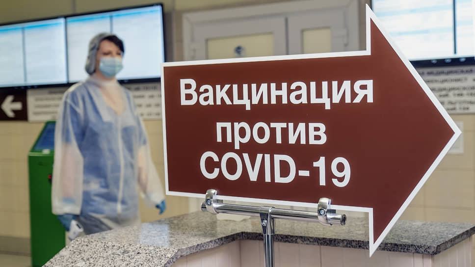 Чтобы обуздать пандемию, надо вакцинировать 60% (68,6 млн) взрослых россиян. Мы еще в начале пути