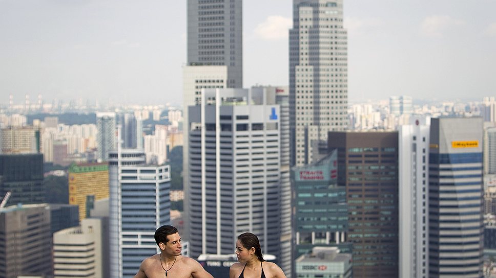 Общественный бассейн на 200-метровой высоте в Сингапуре 
