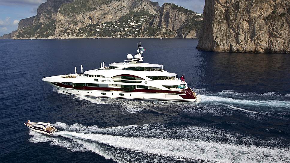 Quinta Essentia
Верфь: Heesen 
Год постройки: 2011 
Длина: 55 м 
Количество кабин: 6 (12 гостей) 
Крейсерская скорость: 18 узлов 
Цена: от €265 тыс./неделя (через Nakhimov) 