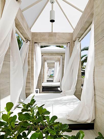 Cabanas в The St. Regis Bal Harbour 